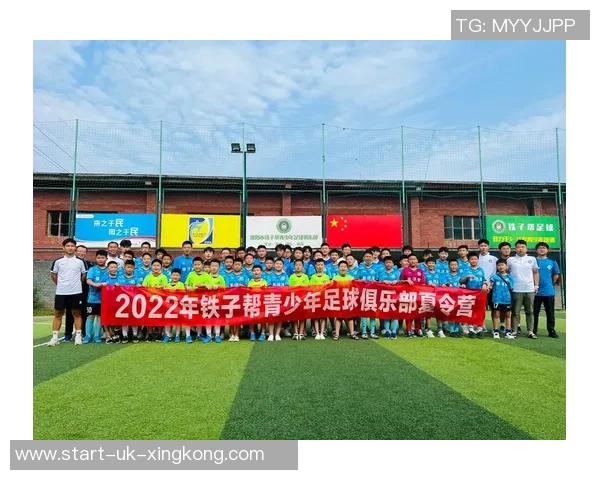 成都华西足球队奋勇争先努力拼搏书写新篇章展现足球魅力与团队精神 成都华西足球队奋勇争先努力拼搏书写新篇章展现足球魅力与团队精神